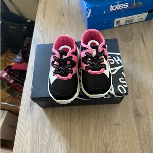 Oshkosh Sneakers - 6T